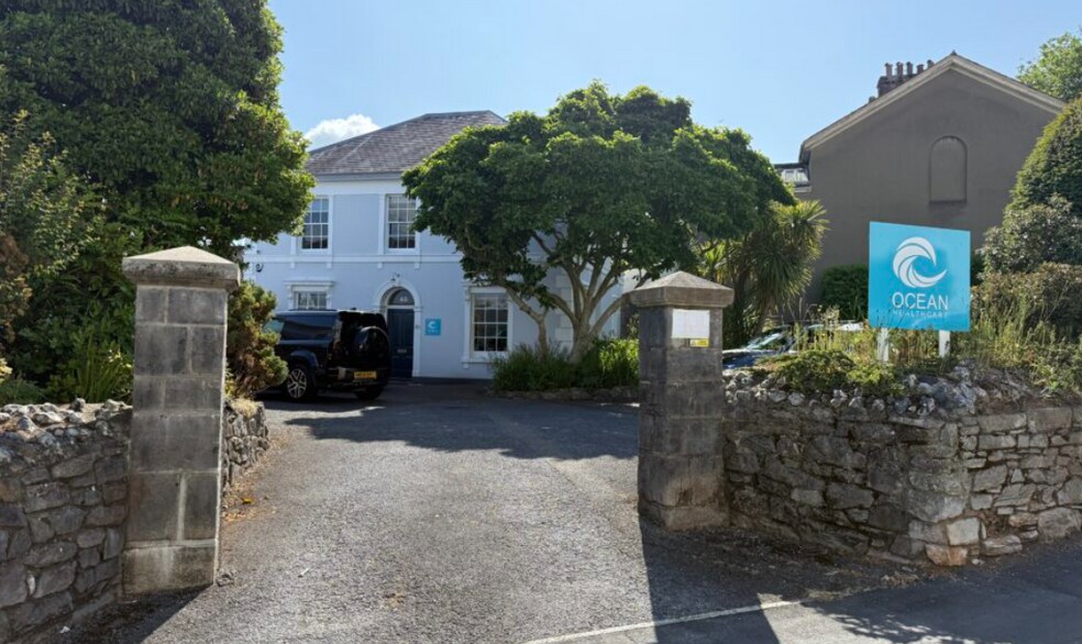45 Devon Sq, Newton Abbot to rent - Primary Photo - Image 1 of 5