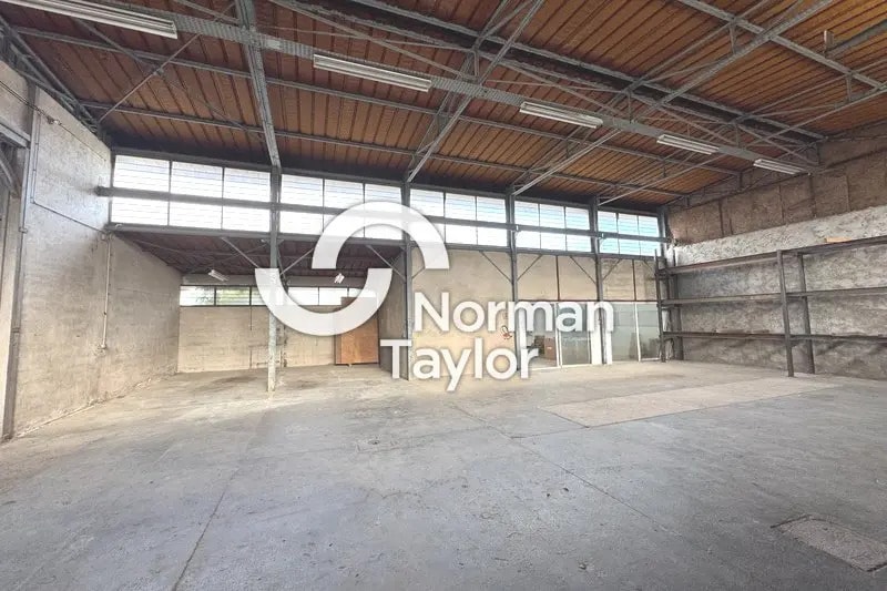 Vente Local d'activités 550 m² - Photo 1