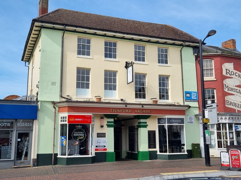 Silver St, Newport Pagnell for sale Primary Photo- Image 1 of 1