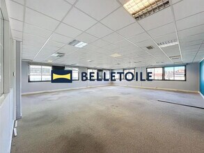 Office in Arcueil to rent Building Photo- Image 2 of 19