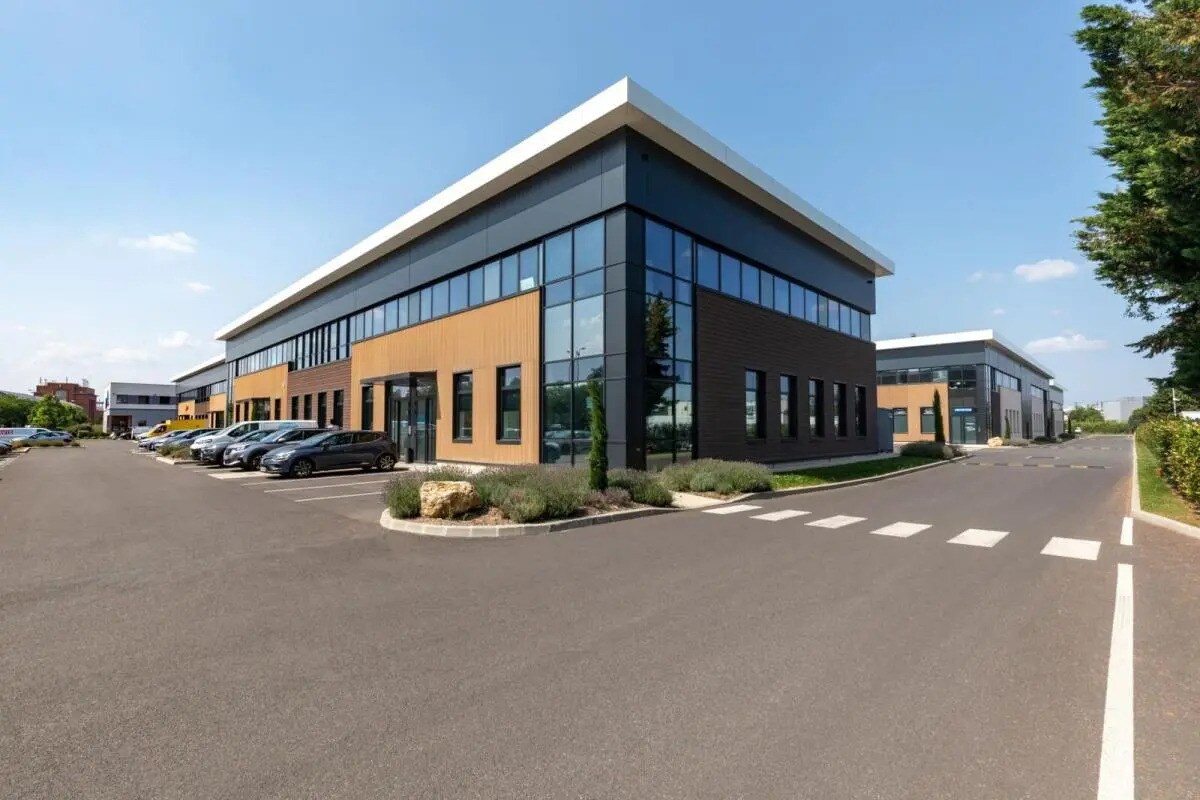 145 Rue Des Caboeufs, Gennevilliers to rent Building Photo- Image 1 of 6