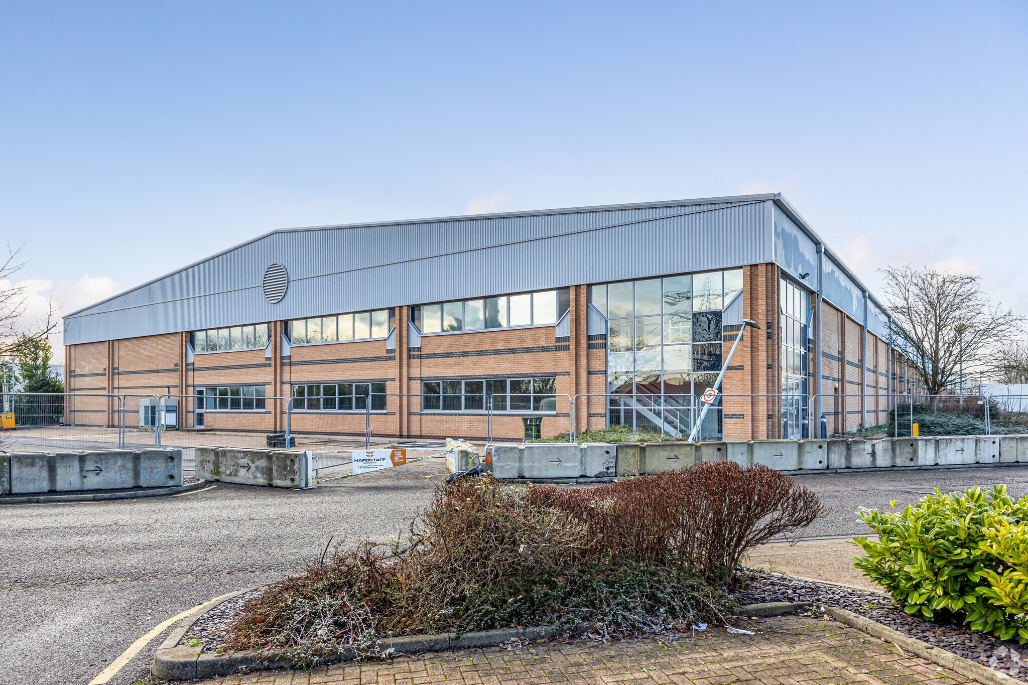 Mollison Ave, Enfield to rent Primary Photo- Image 1 of 19