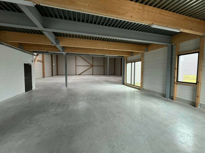 Light Industrial in Courtry for sale - Interior Photo - Image 3 of 8