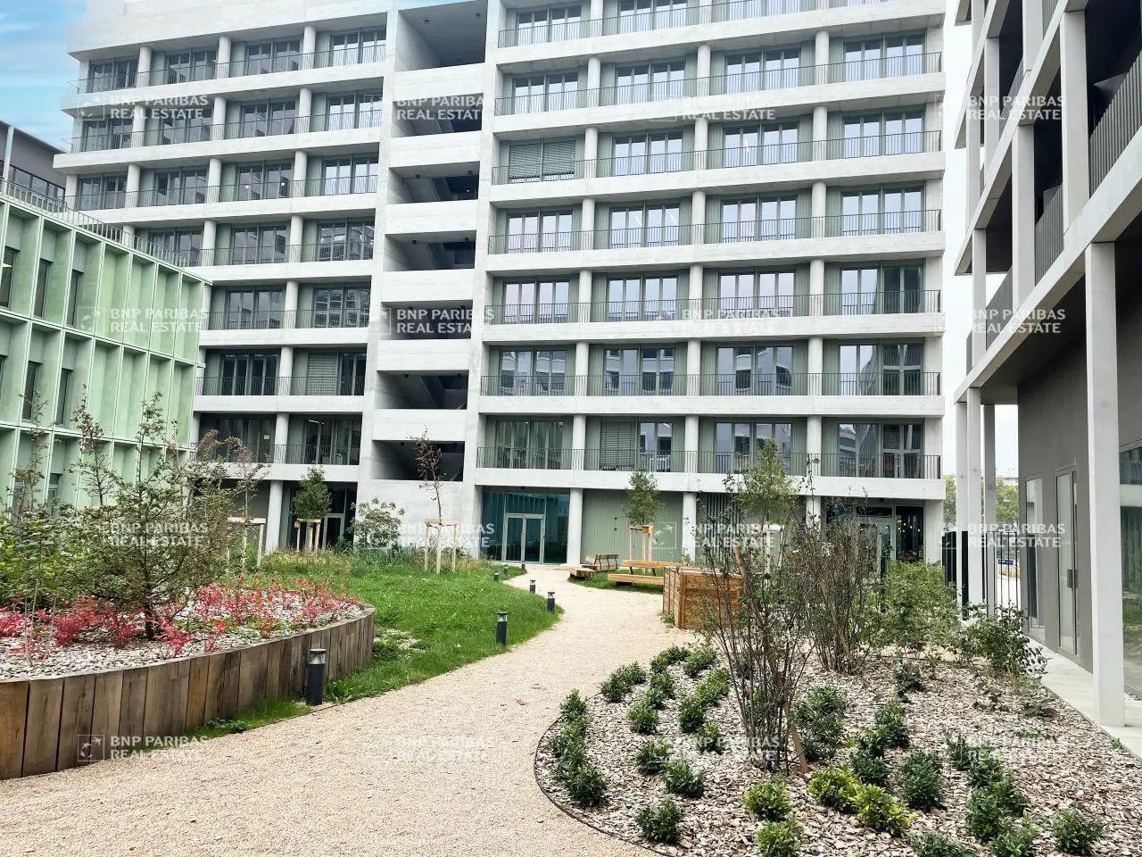 Office in Lyon to rent Building Photo- Image 1 of 15