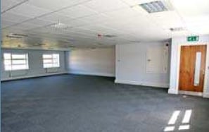 5 Hansby Dr, Liverpool to rent - Building Photo - Image 2 of 6