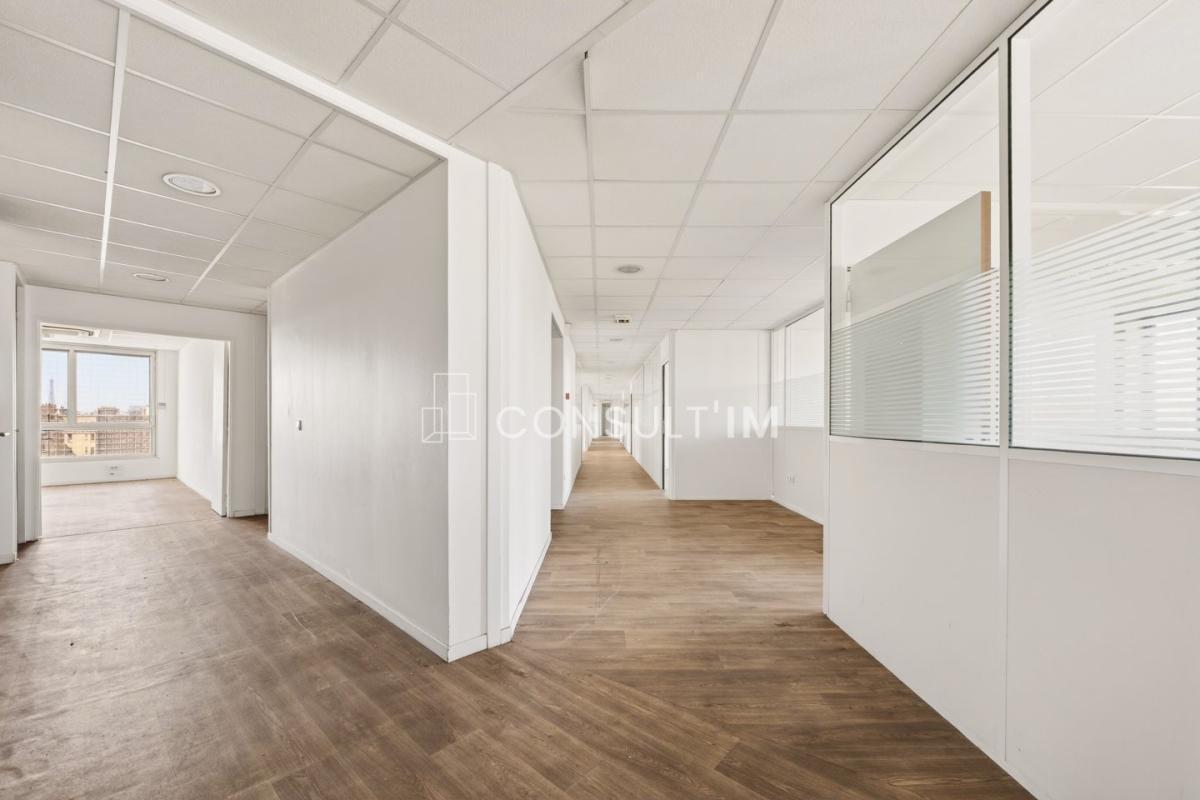 Office in Paris for sale Building Photo- Image 1 of 10