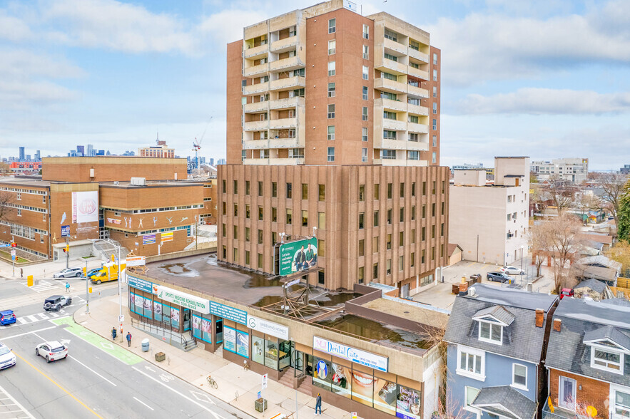 2329-2333 Dundas St W, Toronto, ON for rent - Building Photo - Image 2 of 4