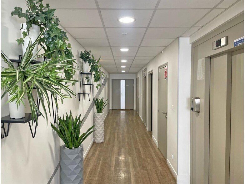 18 Rue Trézel, Levallois-Perret to rent - Interior Photo - Image 2 of 13