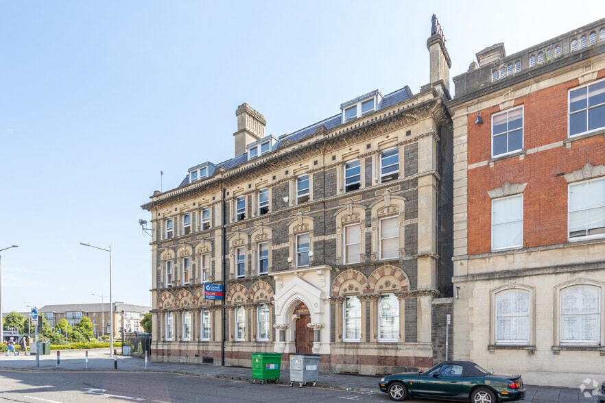 54 Bute St, Cardiff to rent - Building Photo - Image 3 of 7