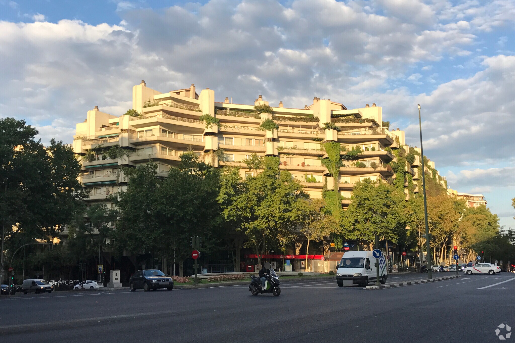 Retail in Madrid, Madrid to rent Primary Photo- Image 1 of 2