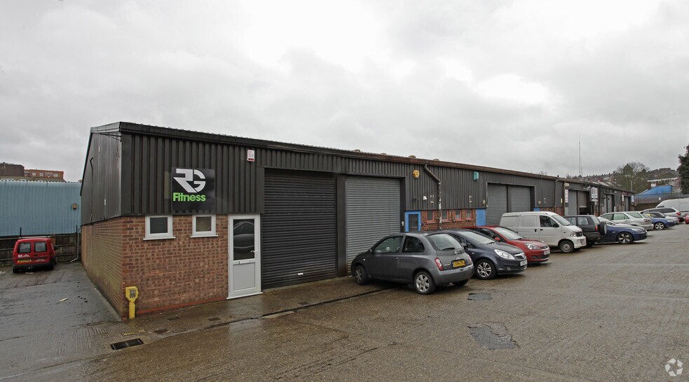 Latimer Rd, Luton for sale - Primary Photo - Image 1 of 1