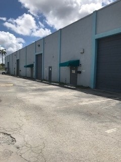 9550-9552 NW 12th St, Miami, FL to rent - Building Photo - Image 3 of 9