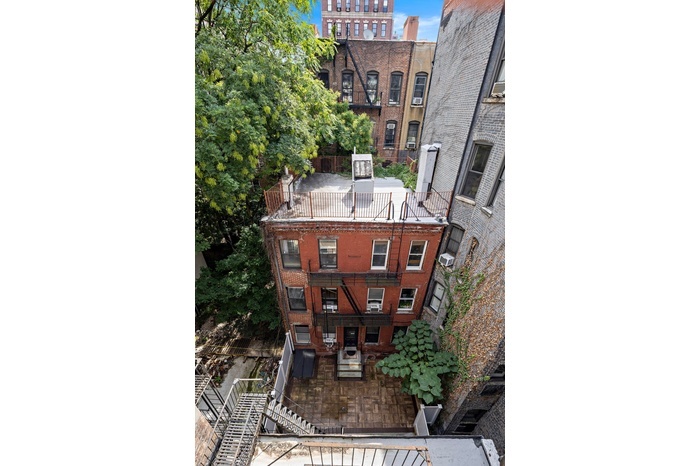 222 W 16th St, New York, NY for sale - Building Photo - Image 2 of 12