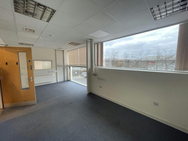 8A-8F Fratton Way, Southsea to rent - Interior Photo - Image 3 of 15