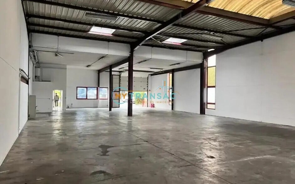 Light Industrial in Le Blanc-Mesnil to rent - Interior Photo - Image 3 of 6