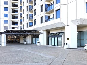 6363 Christie Ave, Emeryville, CA to rent Building Photo- Image 1 of 7