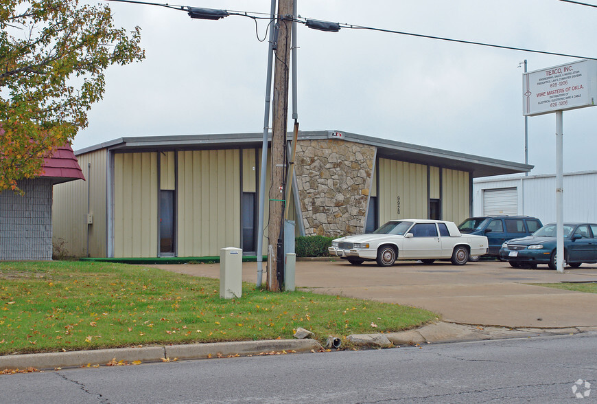 9920 E 55th Pl, Tulsa, OK for rent - Building Photo - Image 2 of 3