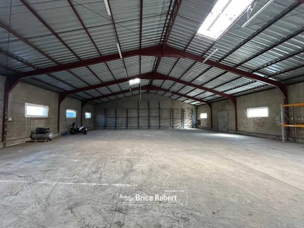 Office in Irigny to rent Interior Photo- Image 1 of 6