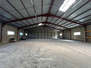 Office in Irigny to rent Interior Photo- Image 1 of 6