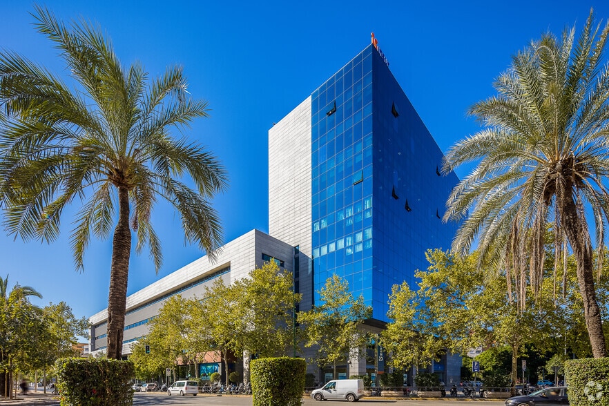 Avenida Diego Martínez Barrio, 10, Sevilla, Sevilla to rent - Building Photo - Image 2 of 7