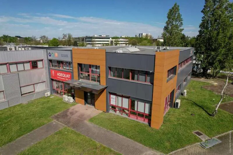 Office in Mérignac to rent - Building Photo - Image 1 of 9