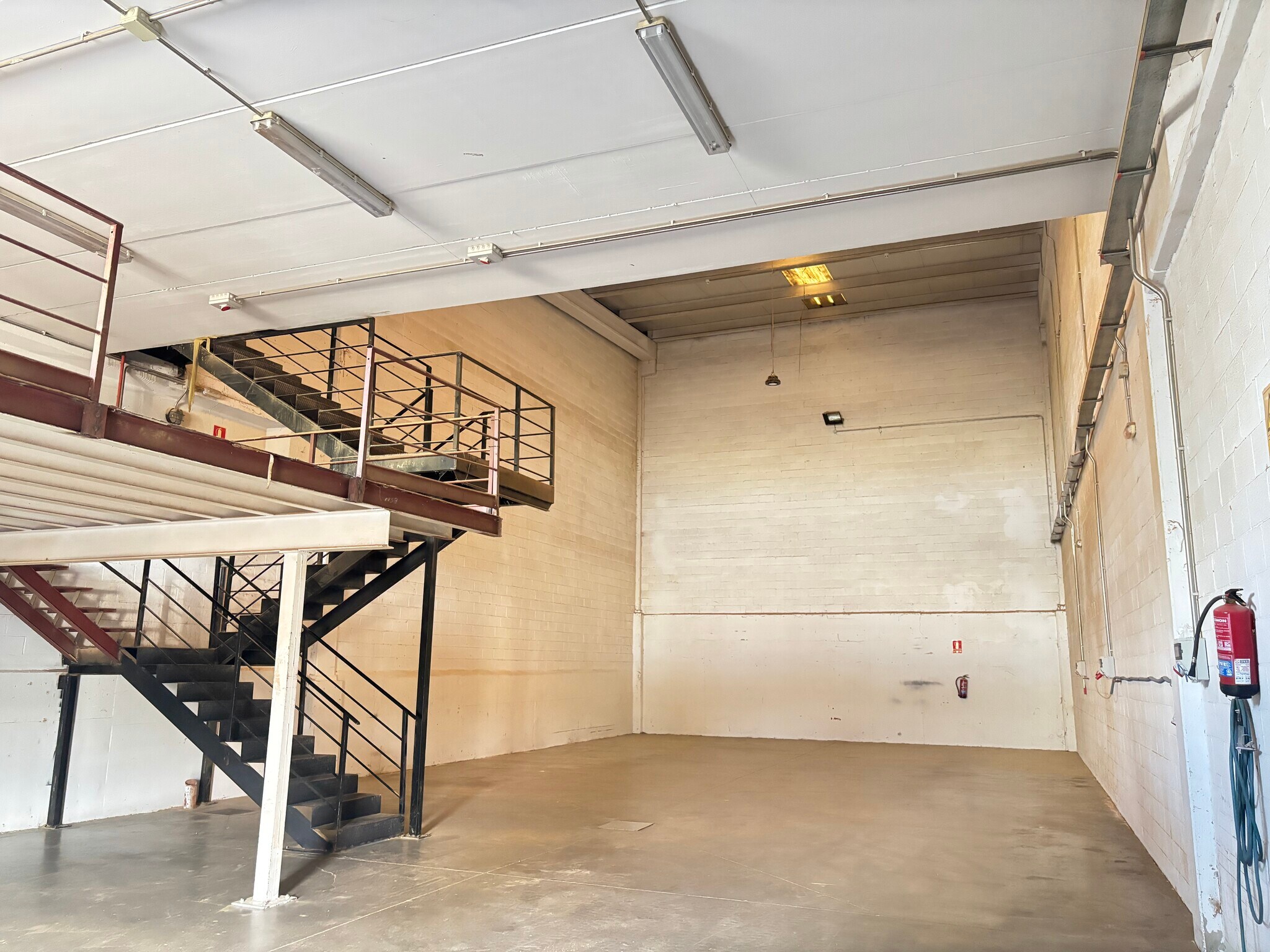 Industrial in Tres Cantos, Madrid to rent Primary Photo- Image 1 of 5