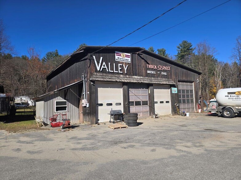 37 Chester Rd, Springfield, VT for sale - Primary Photo - Image 1 of 8