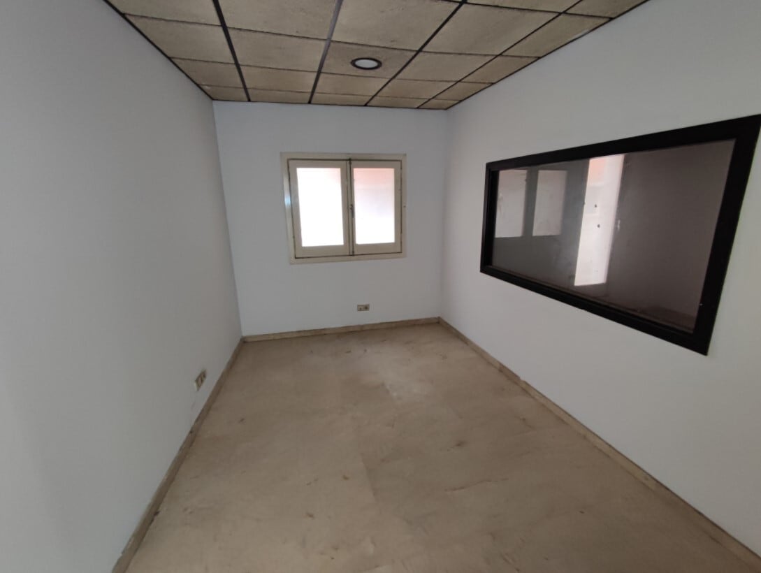 Sabadell, BAR 08206 - Unit 01 -  - Interior Photo - Image 1 of 4