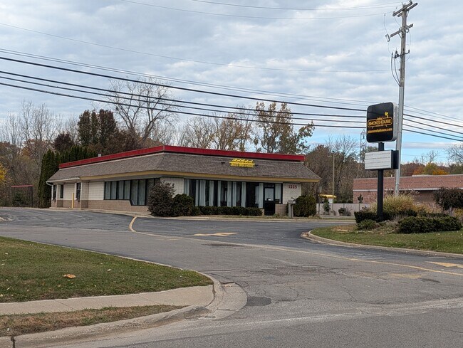 More details for 1225 N Main St, Adrian, MI - Retail to Rent