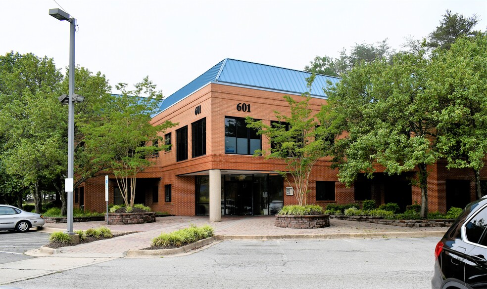 601 Post Office Rd, Waldorf, MD for sale - Building Photo - Image 1 of 1