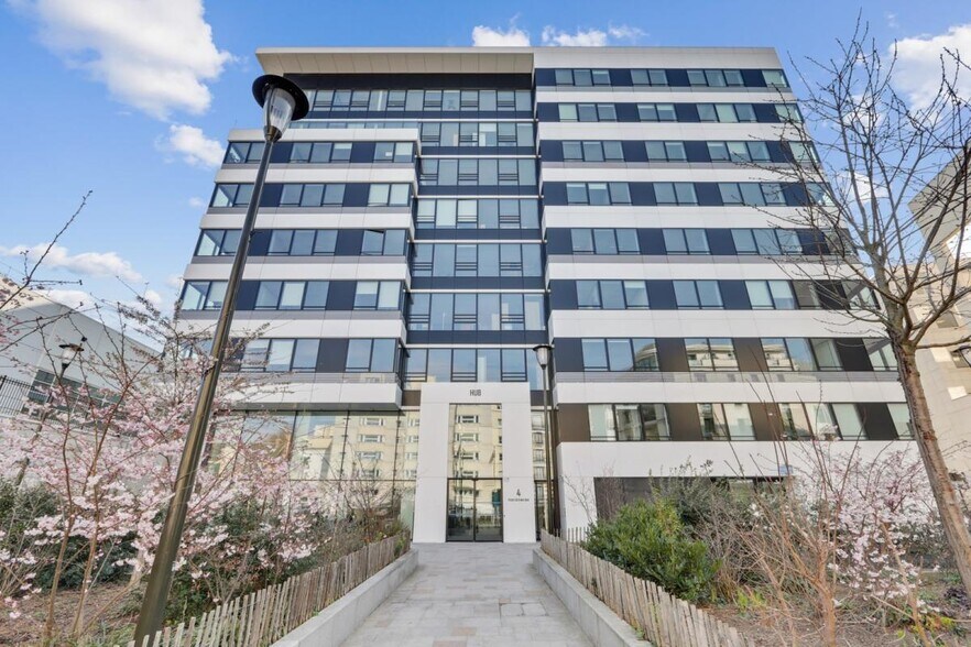 4 Place Du 8 Mai 1945, Levallois-Perret to rent - Building Photo - Image 3 of 23