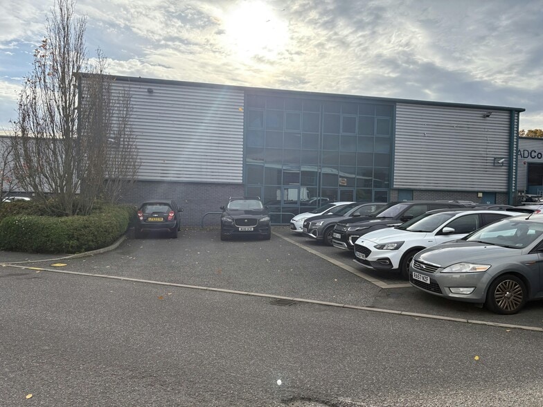 Hemmells, Basildon to rent - Building Photo - Image 3 of 4