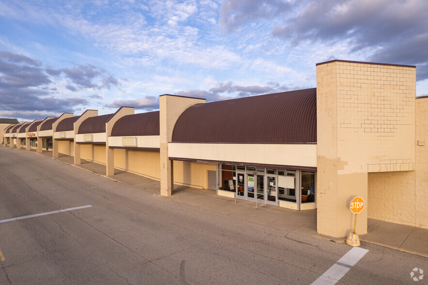 1900-1918 N Richmond Rd, Mchenry, IL for rent - Building Photo - Image 2 of 6