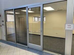 87 N Airlite St, Elgin, IL to rent Interior Photo- Image 2 of 5