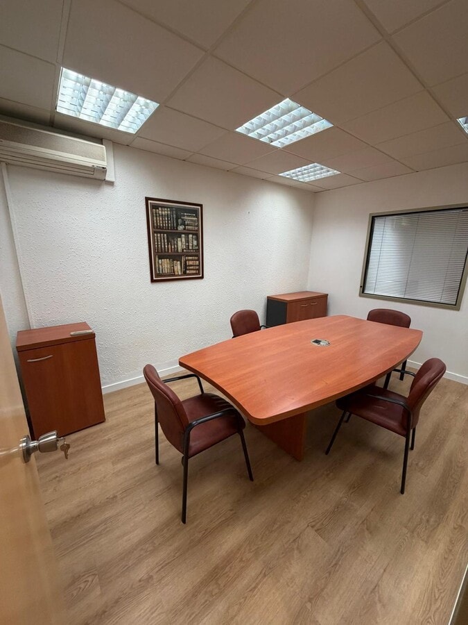 Esplugues de Llobregat, BAR 08950 - Unit - - - Interior Photo - Image 2 of 11