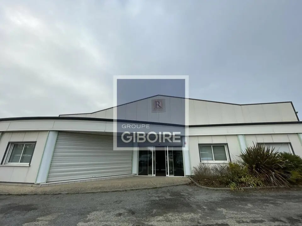 Location Entrepôt 590 m² - Photo 1