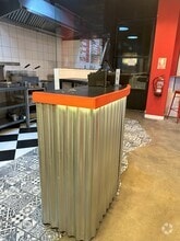 Retail in Madrid, Madrid to rent Interior Photo- Image 1 of 2