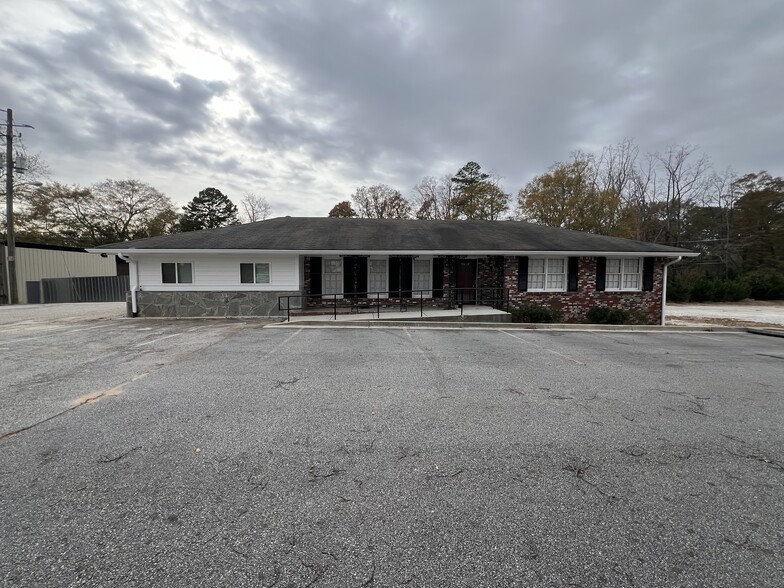 526-530 Lyle Cir, Lawrenceville, GA for rent - Building Photo - Image 2 of 30