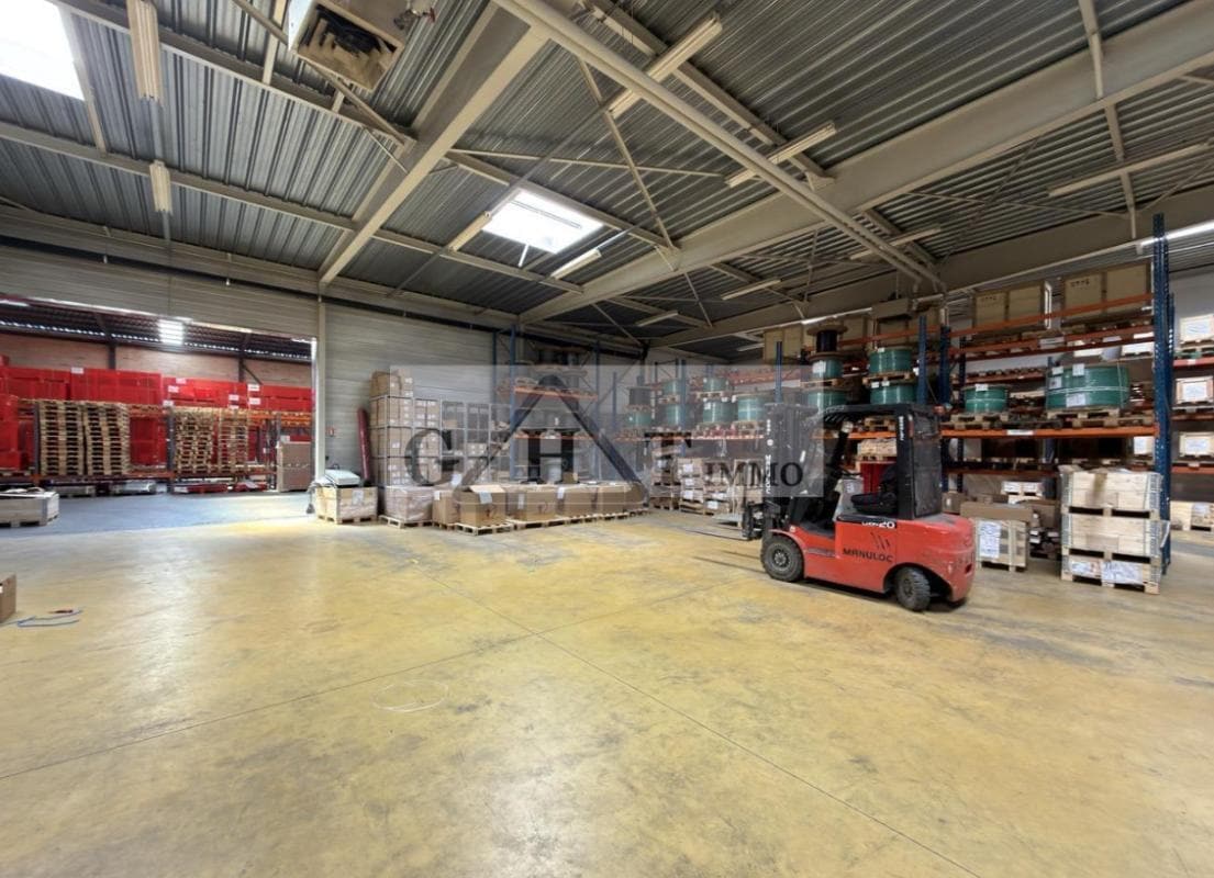 Industrial in Moissy-Cramayel to rent Interior Photo- Image 1 of 2