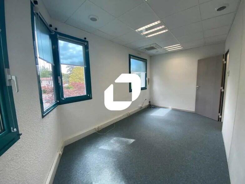 47 Rue Benoit Bennier, Charbonnières-les-Bains to rent - Building Photo - Image 3 of 20
