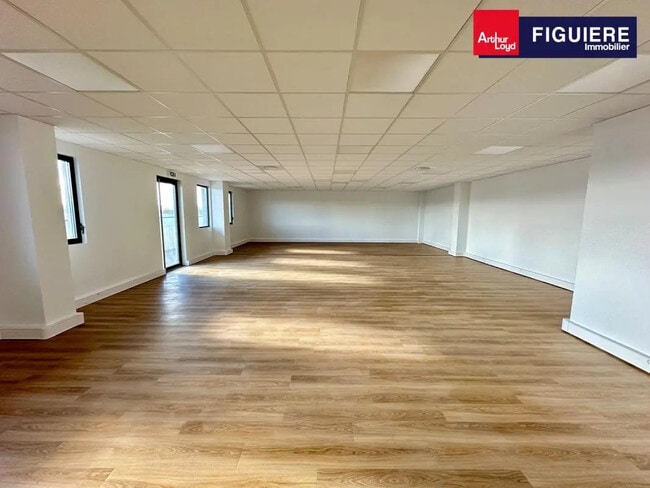 Location Bureaux 139 m² à 812 m²