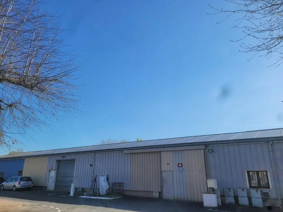 Vente Entrepôt 2 100 m² - Photo 1