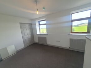 291 Wakefield Rd, Huddersfield to rent Interior Photo- Image 1 of 5