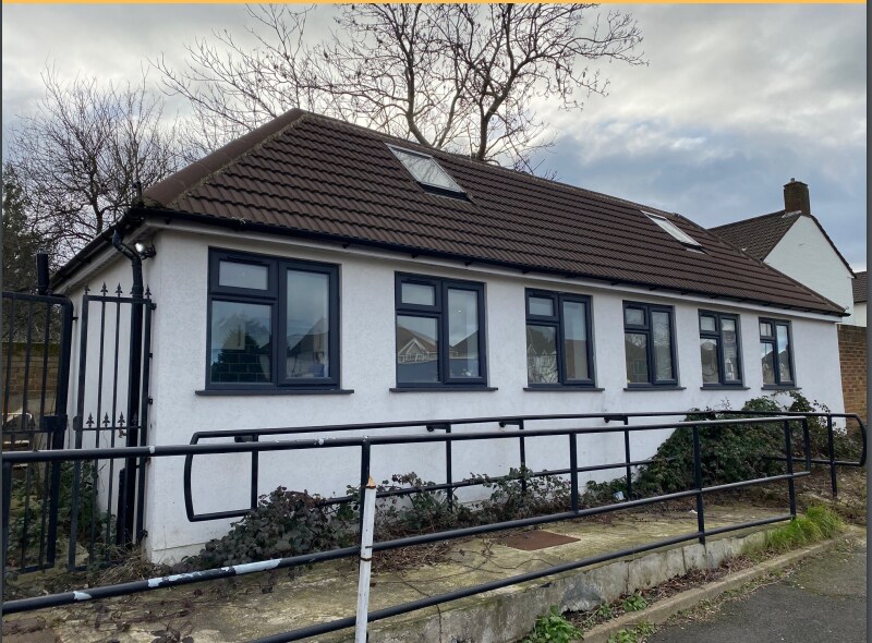 437 Hook Rd, Chessington for sale Primary Photo- Image 1 of 1