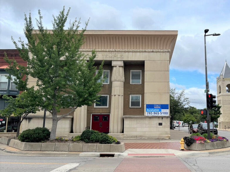 1001-1003 Massachusetts St, Lawrence, KS for rent - Building Photo - Image 1 of 4