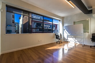 121 Capp St, San Francisco, CA to rent Interior Photo- Image 2 of 10