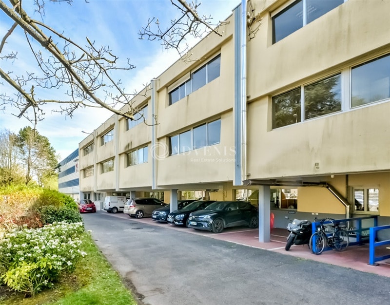 Office in Neuilly-sur-Marne to rent Building Photo- Image 1 of 8