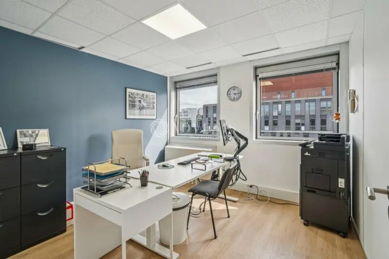 Office in Noisy-le-Grand to rent - Interior Photo - Image 2 of 12