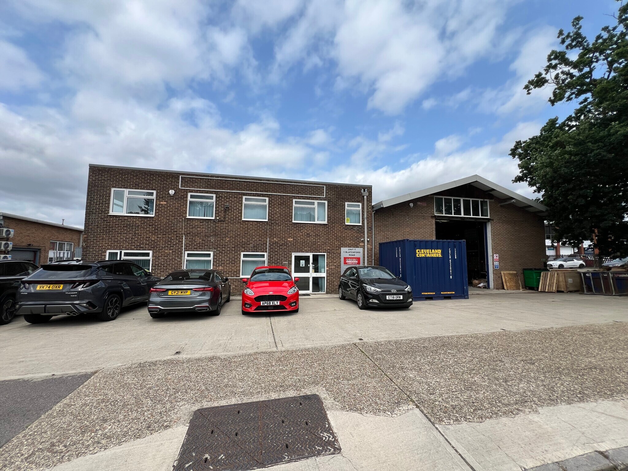 Blatchford Rd, Horsham to rent Building Photo- Image 1 of 3