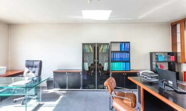 Office in Paris for sale Interior Photo- Image 1 of 9